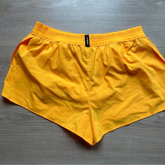 Nike AeroSwift men's 2" running shorts in yellow size L - Picture 3 of 4